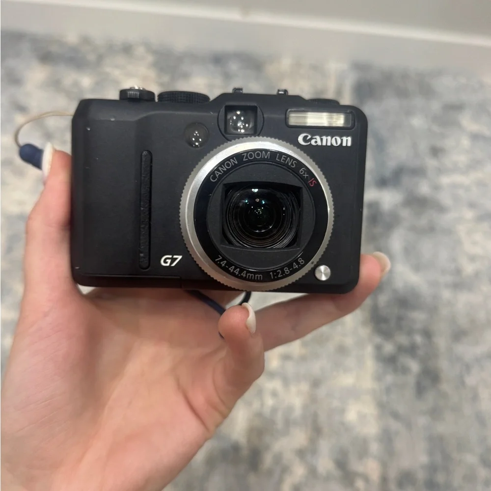 Canon g7 powershot camera. Comes with battery charger and memory card